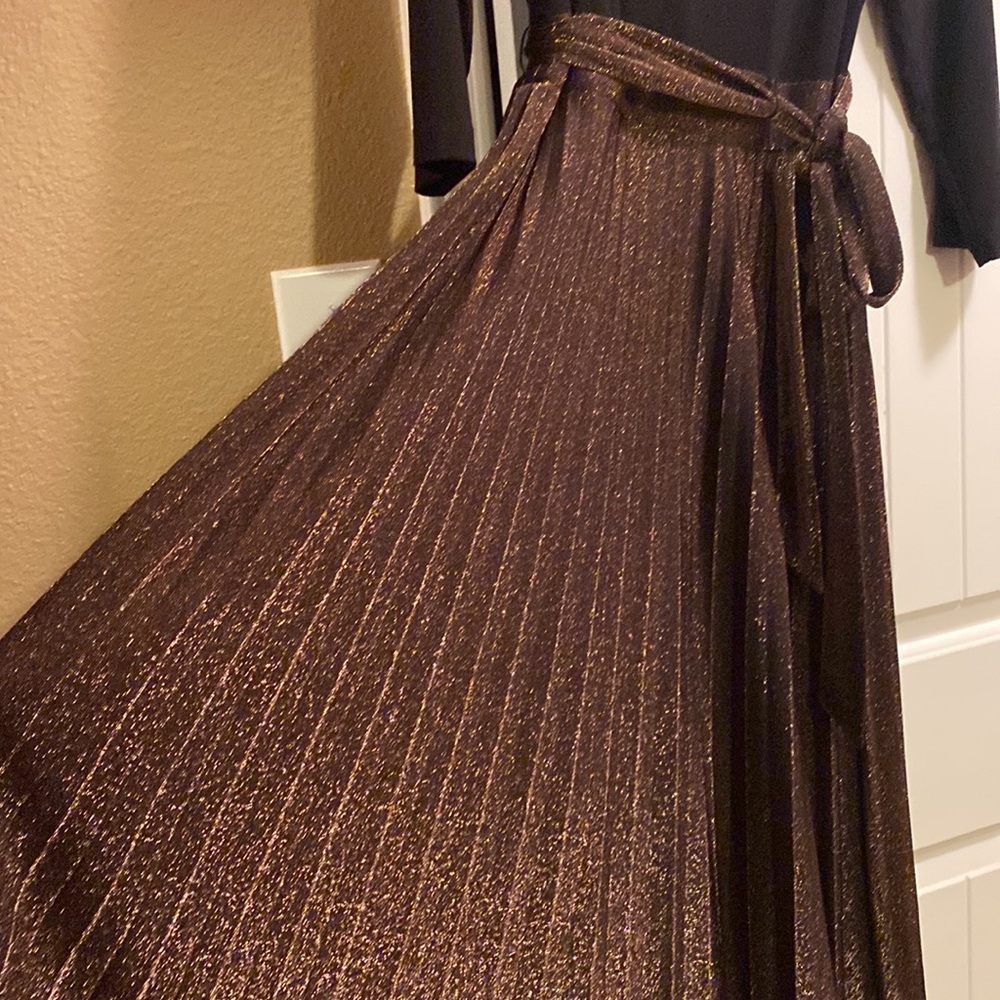 Jessica Howard Black and Gold Midi Dress - Picture 3 of 5